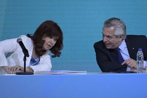 Alberto Fernández y Cristina Kirchner se reencuentran por los 100 años de YPF - Mundo - ABC Color