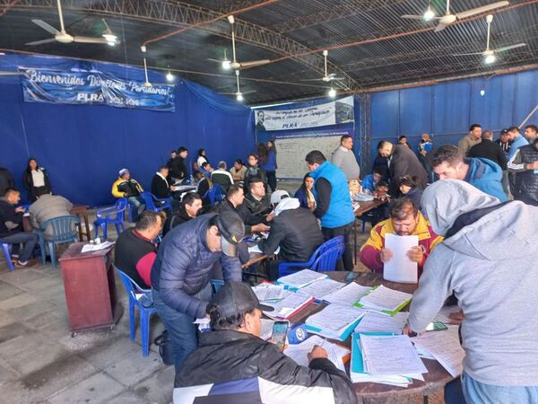 PLRA supera los 1,5 millones de afiliados - Política - ABC Color