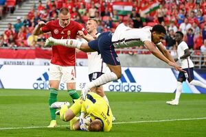 Inglaterra se estrella ante Hungría que hace historia - Fútbol Internacional - ABC Color
