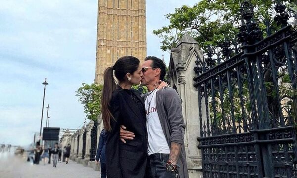 Marc Anthony y Nadia Ferreira a los chapes en Londres