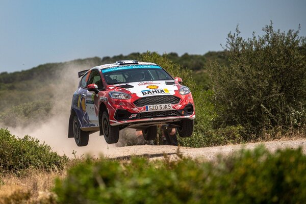 Domínguez Bejarano lidera la WRC3 Open en el Rally de Italia