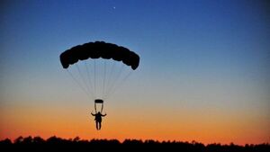 Mujer de 103 salta en paracaídas y bate récord mundial