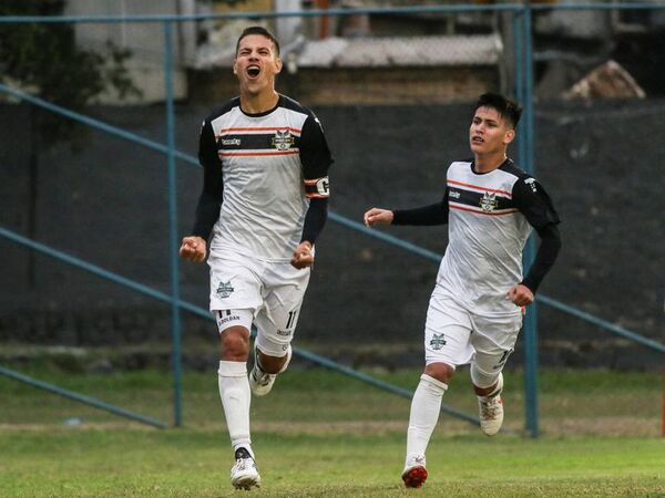 El “Águila, a máxima altura en la Primera B - Fútbol - ABC Color