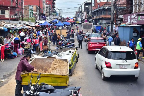 “Mercado Guasu” representa éxito para comerciantes pese a caos vehicular - Nacionales - ABC Color