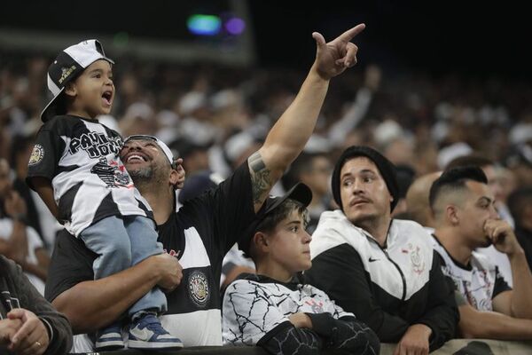 Corinthians gana y recupera el liderato en solitario del Brasileirao - Fútbol - ABC Color