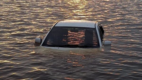 Policía reporta hallazgo de un vehículo en el lago Acaray