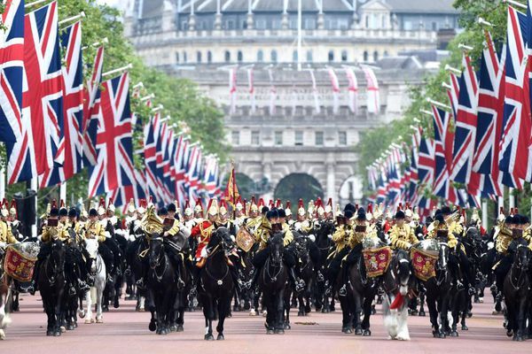 Empieza el desfile militar en el último día del Jubileo de Platino - El Independiente