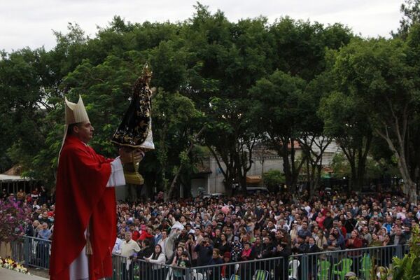 Monseñor Valenzuela insta a los paraguayos a seguir siendo hospitalarios durante misa en Caacupé - Nacionales - ABC Color