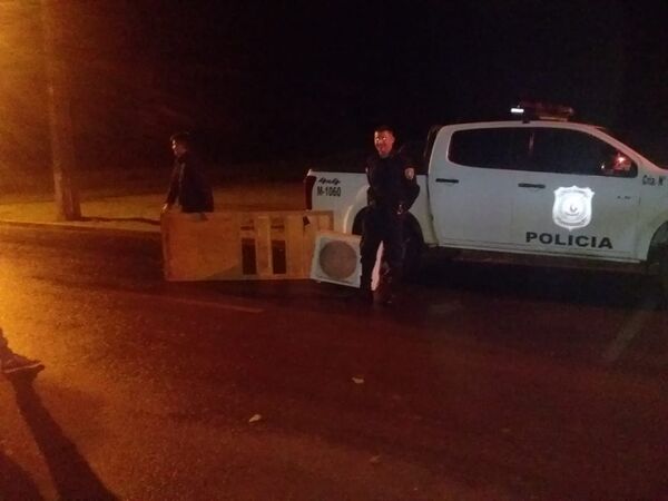 Hombres quedaron detenidos tras hurtar motor de un aire acondicionado y una puerta