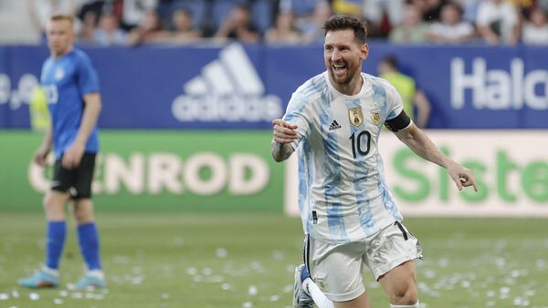 Messi hace historia: cinco goles con la Albiceleste