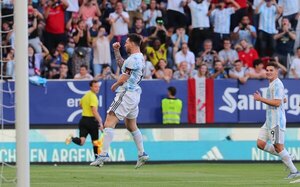 Messi destroza a Estonia con cinco goles
