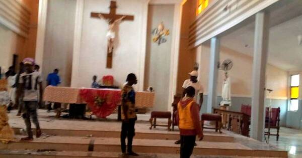 La Nación / Nigeria: al menos 50 muertos en un ataque contra una iglesia católica