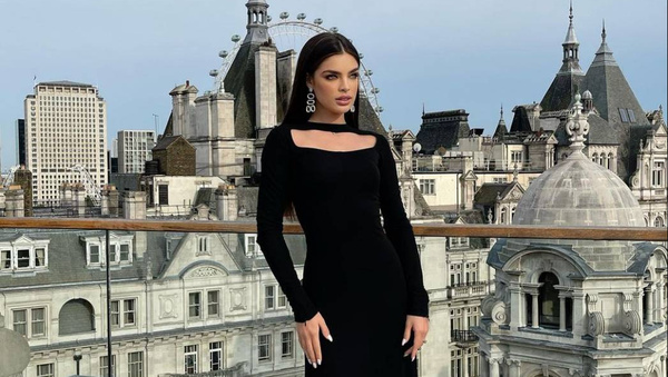 Crónica / Victoria Beckham le vistió a Nadia Ferreira en su visita a Londres