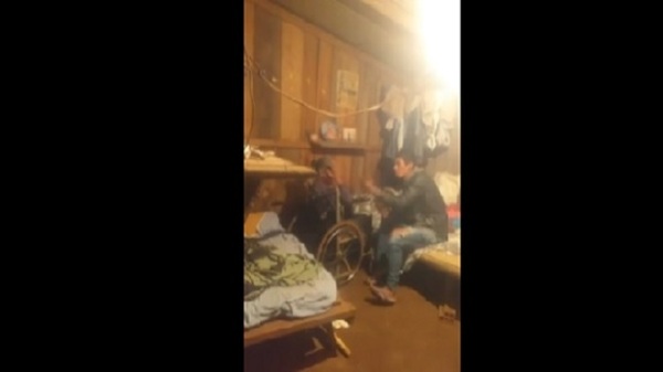 ¡Indignante! Hombre maltrataba a su madre que está en silla de ruedas - PARAGUAYPE.COM