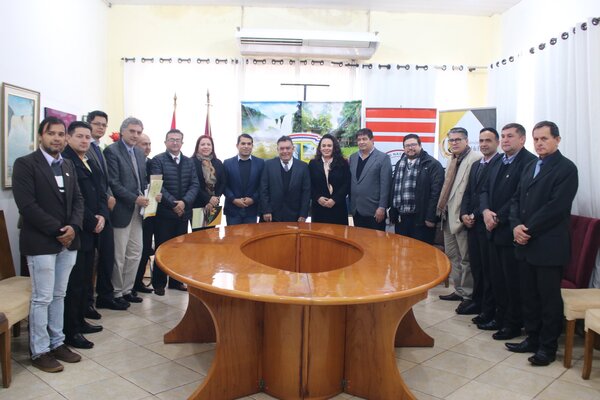 Facultades de la UNE firman convenio de cooperación con Municipalidad de Franco - La Clave