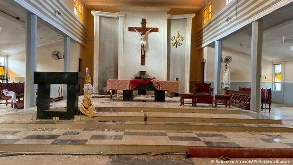 Ataque contra iglesia católica deja al menos 50 muertos en Nigeria