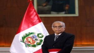 Promueven moción de censura contra primer ministro de Perú