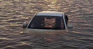 La Nación / Hallan automóvil en el lago Acaray