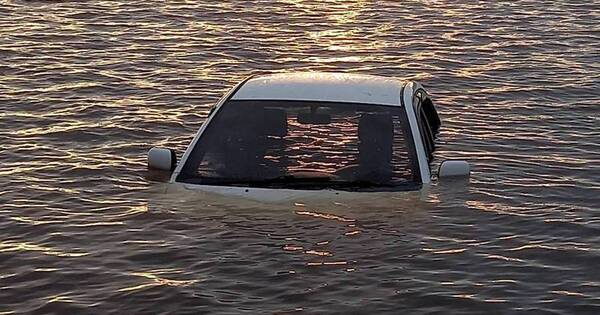 La Nación / Hallan automóvil en el lago Acaray