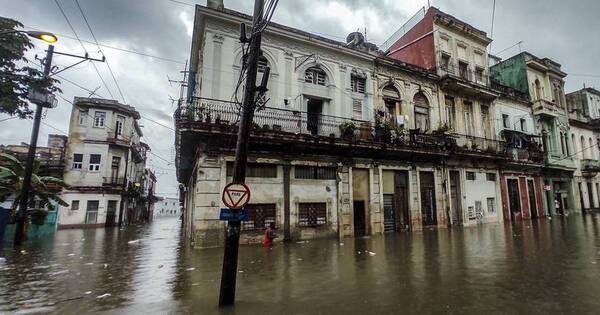 La Nación / La Habana está bajo agua,hay derrumbes y fallecidos