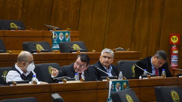 Aparente acuerdo entre colorados para salvar a gobernador de Guairá