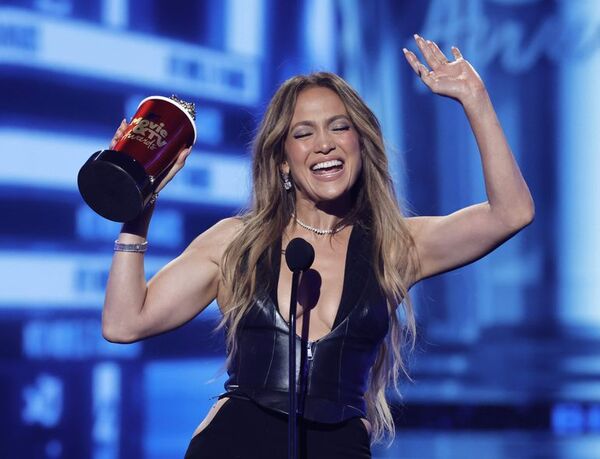 Jennifer López, Zendaya y Tom Holland triunfan en premios MTV del cine - Cine y TV - ABC Color