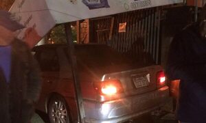 Borracho al volante estrella su automóvil contra un local comercial en Hernandarias – Diario TNPRESS