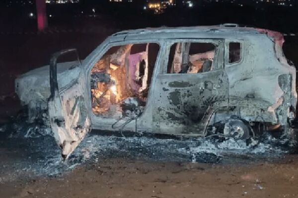 Queman vehículo utilizado por supuestos sicarios en Pedro Juan Caballero