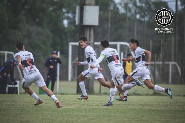 Olimpia se quedó con el clásico y está firme en la cima de la Sub 16 - Fútbol - ABC Color