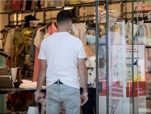 Centros comerciales registran caídas en las ventas · Radio Monumental 1080 AM