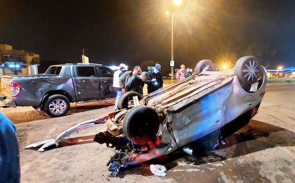 Ciudad del Este: violento choque y vuelco sobre la Ruta PY02 - ABC en el Este - ABC Color