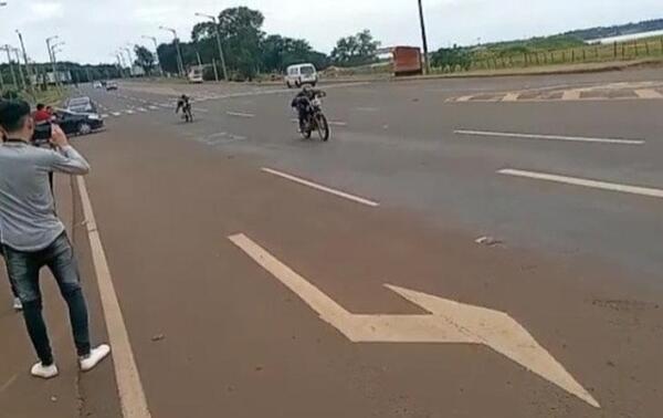 Motociclistas realizan peligrosas carreras clandestinas en Encarnación – Prensa 5