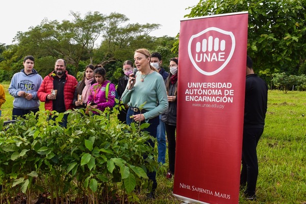 DÍA MUNDIAL DEL AMBIENTE CON ACCIONES DE REFORESTACIÓN EN ENCARNACIÓN.