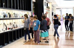 Diario HOY | Shoppings reportan muchas visitas, pero pocas ventas
