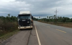 Recuperan un camión transportador de soja, asaltado en zona Ybytimi - Noticiero Paraguay
