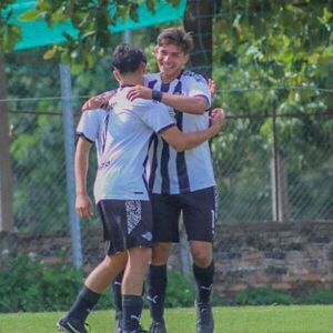 Sub 17: Libertad golea y se suma a la cima - Fútbol - ABC Color