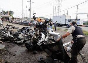 Coches bomba estremecen a Ecuador