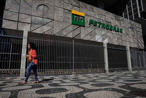 Bolsonaro admite que privatizar Petrobras puede demorar hasta cuatro años - La Clave