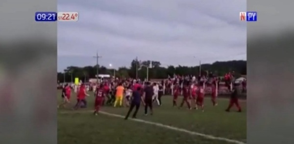 A los golpes en encuentros deportivos de Paraguarí y Honenau - PARAGUAYPE.COM