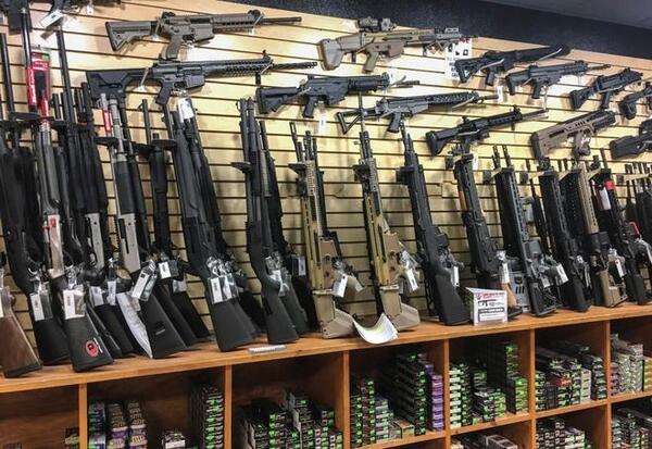 Diario HOY | Nueva York prohíbe venta de armas semiautomáticas a menores de 21 años