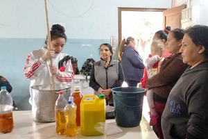 Mujeres privadas de libertad fabrican jabones artesanales para barrios carenciados