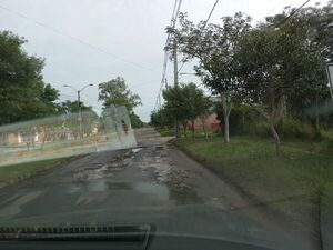 Lamentable estado de la avenida Soldado Robustiano Quintana - Nacionales - ABC Color