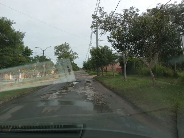 Lamentable estado de la avenida Soldado Robustiano Quintana - Nacionales - ABC Color