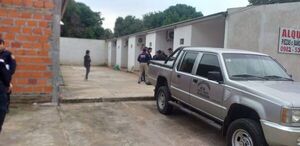 Allanan vivienda de contadora e incautan documentos que tendrían relación con esquema de facturas falsas  - Nacionales - ABC Color