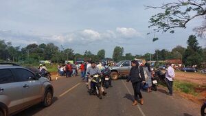 Capiibary: Pobladores cierran ruta en reclamo al MOPC por avances de una obra