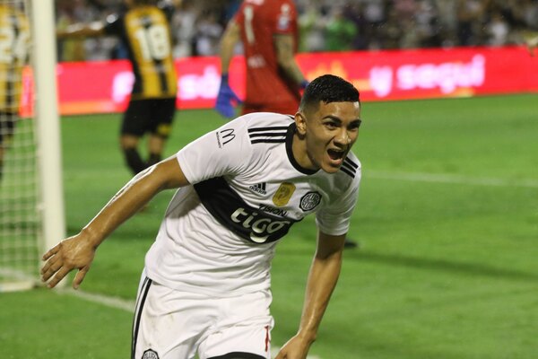 Olimpia anuncia oficialmente el retorno de Hugo Fernández