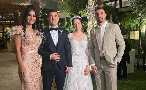 Crónica / [VIDEO] ¡El jefe que todos quieren... Miren al DT de Olimpia perreandon con sus jugadores!