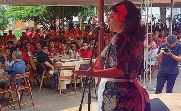 Crónica / Maricha armó alboroto y terminó pidiendo disculpas a las domésticas