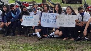 Alumnos se movilizan para exigir ruta asfaltada en Concepción