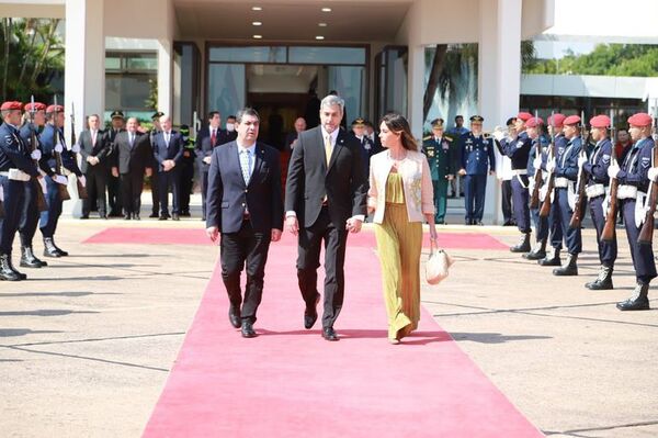 Mario Abdo viaja esta tarde a Los Angeles para asistir a la Cumbre de las Américas - Política - ABC Color